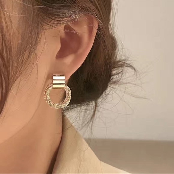 Gold 14k plated Round Circle Earrings - Picture 2 of 3